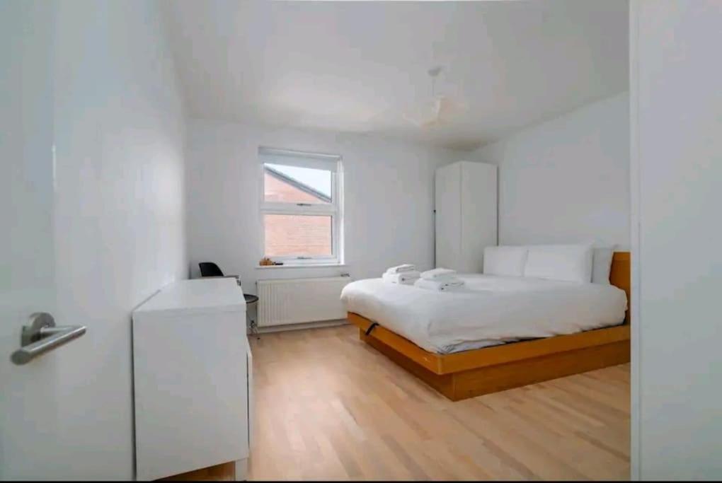 2 Bedroom Canal View, Near Kings Cross & Camden Holiday home