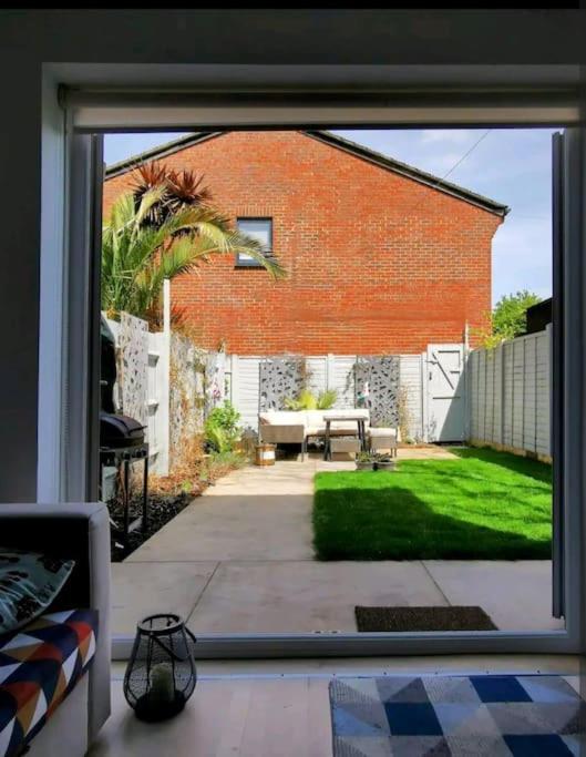 2 Bedroom Canal View, Near Kings Cross & Camden Holiday home London