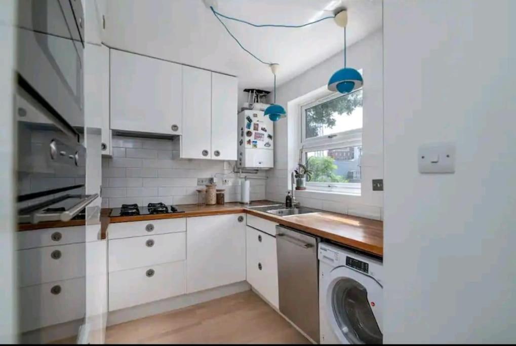 Holiday home 2 Bedroom Canal View, Near Kings Cross & Camden *