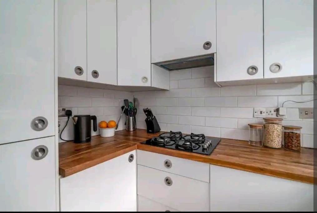 Holiday home 2 Bedroom Canal View, Near Kings Cross & Camden London