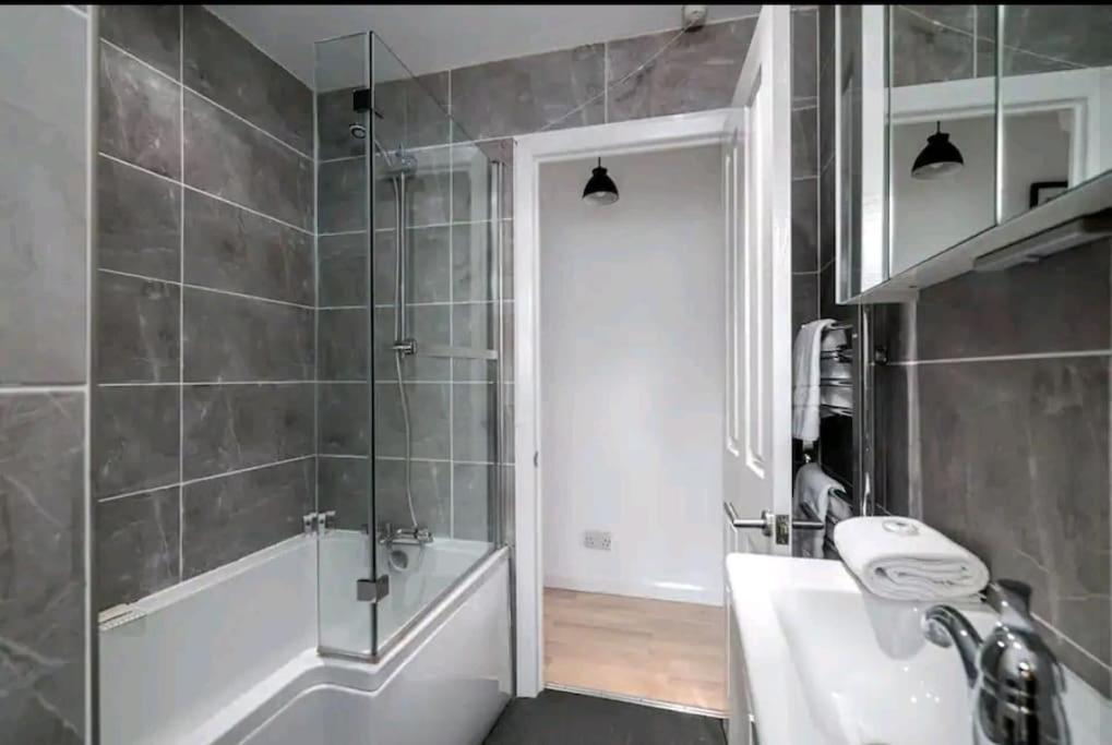 Holiday home 2 Bedroom Canal View, Near Kings Cross & Camden